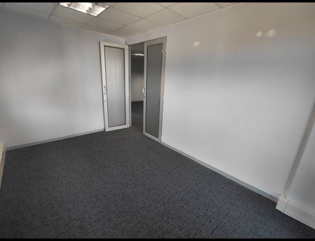 112M² OFFICE TO LET IN BRYANSTON